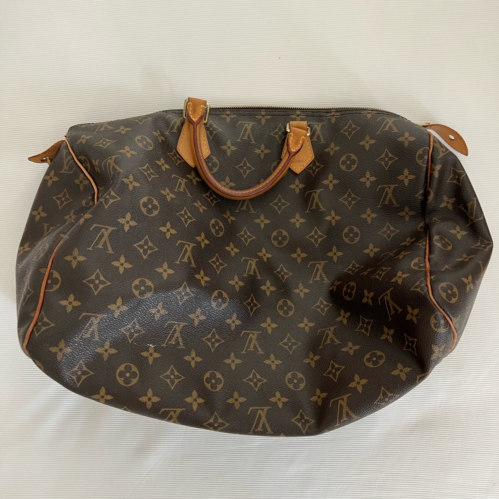 Authentic Louis Vuitton speedy 35. Great used condition